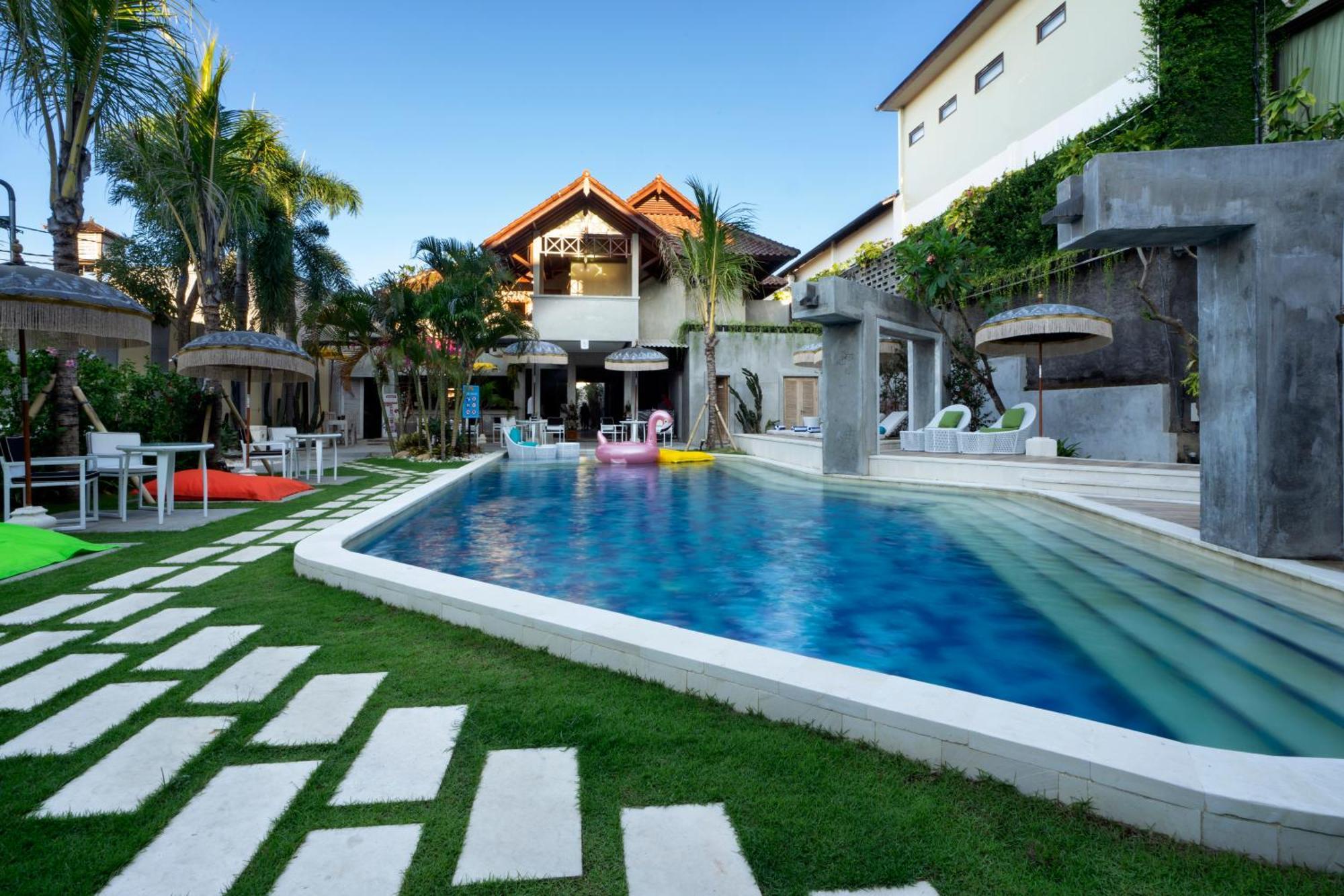 Resor 18 Loft At Kuta Kuta (Bali)
